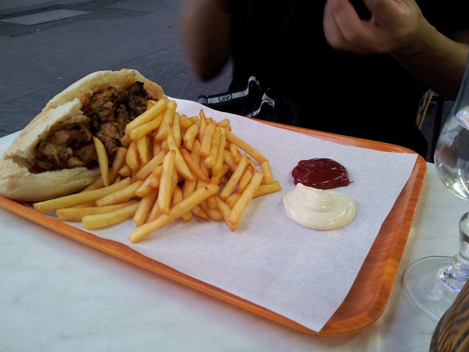 Grec / Kebab Karanfil à Paris Chroniques du Kebab